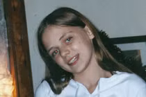 Bị ma túy điều khiển, bé gái 13 tuổi chấp nhận làm gái bán dâm