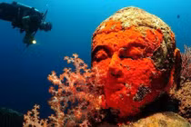 Bí ẩn ngôi đền dưới đáy biển và những tượng phật khổng lồ 