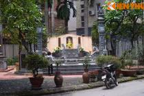 Khu mộ Bà Chúa cực thiêng nằm giữa phố Hà Nội