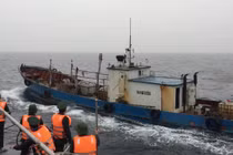 Bắt tàu Trung Quốc xâm phạm chủ quyền biển Việt Nam