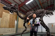 Vấp vật lạ, đào được “quái vật” khổng lồ