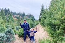 Giấu kín vợ con, cuối cùng Shark Dũng đẹp trai cũng chịu khoe con trai