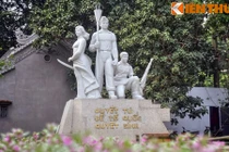 Bí mật chưa tiết lộ về tượng đài Quyết tử bên bờ hồ Gươm