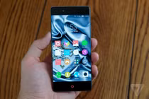  Cận cảnh smartphone không viền Trung Quốc đang xâm chiếm nước Mỹ 