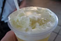 Người đẹp Nhật Bản khen nức nở nước mía vỉa hè Việt Nam