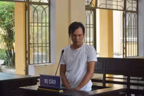 Sau cái nhìn khiêu khích, về nhà xách rựa chém người 