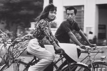 Loạt ảnh cực độc về thiếu nữ áo dài Huế xưa trên xe đạp