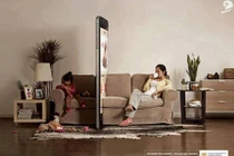 Hình ảnh gây sốc: Smartphone - kẻ hủy hoại quan hệ gia đình