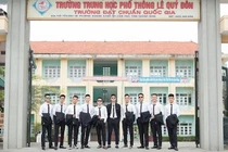 Thợ ảnh bức xúc bị cả lớp chê ảnh kỷ yếu xấu, đòi tiền