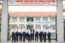 Thợ ảnh bức xúc bị cả lớp chê ảnh kỷ yếu xấu, đòi tiền