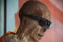 Lặng ngắm nhục thân bất hoại của thiền sư Thái Lan 