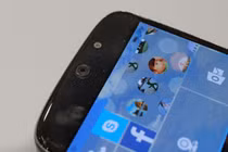 Cận cảnh smartphone Windows kiêm PC đầu tiên thế giới