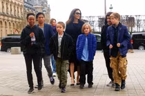 Angelina Jolie khuyến khích 6 con phát triển mặt tính cách nổi loạn