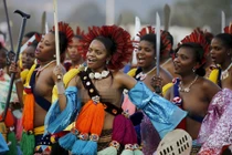 Xem vua tỷ phú kén trinh nữ trong lễ hội Umhlanga