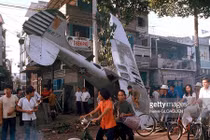 Ảnh độc vụ máy bay rơi giữa trung tâm Sài Gòn năm 1975