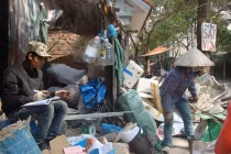 Nghề buôn đồng nát… kiếm "nghìn đô” mỗi tháng