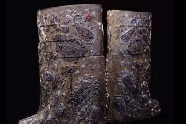 Đôi bốt phủ kim cương giá hơn 62 tỷ đồng