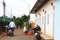 Kinh hoàng gã chồng bịt miệng đâm chết vợ trước mặt con gái 4 tuổi