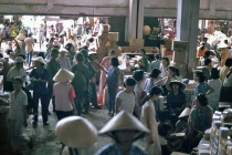 Kho ảnh khổng lồ về VN 1991-1993: Ghé thăm chợ Đông Ba