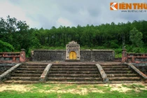 Lăng mộ cha đẻ vua Gia Long hoành tráng cỡ nào?