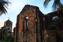 Phế tích tuyệt đẹp của nhà thờ cổ bị Khmer Đỏ phá