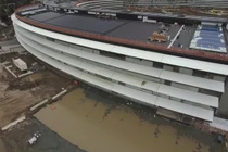 Trụ sở 5 tỷ USD của Apple bị ngập trong bùn