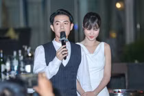 Vợ chồng Đông Nhi-Ông Cao Thắng dính như sam khiến fan ghen tỵ