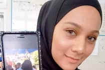 “Hot girl lái xe máy bán kem” bất ngờ nổi tiếng trên mạng