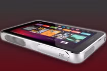  Cận cảnh máy chiếu kiêm máy tính bảng kịch độc của ZTE