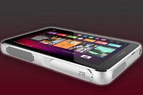  Cận cảnh máy chiếu kiêm máy tính bảng kịch độc của ZTE