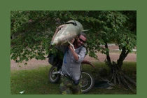 Soi tàn tích chiến tranh trên đường mòn Hồ Chí Minh ở Lào