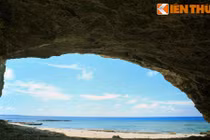 Tận mục hang đá bên bãi biển có 1-0-2 của Việt Nam