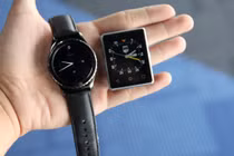 Đập hộp smartphone nhỏ nhất thế giới xuất hiện ở Việt Nam