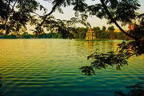 Lý giải thú vị: Vì sao nước Hồ Gươm luôn có màu xanh? 