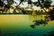 Lý giải thú vị: Vì sao nước Hồ Gươm luôn có màu xanh? 