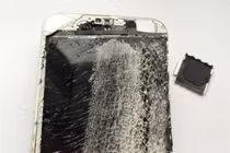 Khám phá quy trình biến iPhone cũ nát thành hàng mới toanh