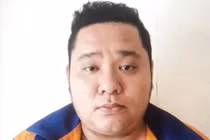 Cô gái khóc hận vì tự quay "clip nóng" gửi bạn trai