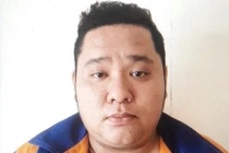 Cô gái khóc hận vì tự quay "clip nóng" gửi bạn trai