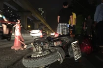 20m rào tôn đổ sập trên đường Nguyễn Trãi, 1 người cấp cứu