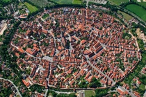 Thị trấn cổ trong hố thiên thạch khổng lồ ở Đức