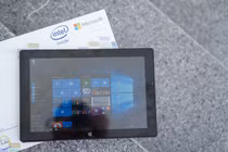 Trên tay máy tính bảng Masstel Tab W101 giá 5 triệu tại VN