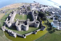 Kiến trúc hình học hoàn hảo khó tin của lâu đài cổ Beaumaris