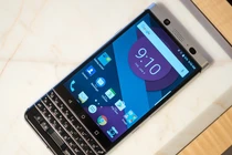 Ảnh thực tế bản mẫu BlackBerry Mercury với bàn phím QWERTY