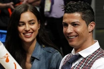  Siêu mẫu Irina Shayk xác nhận chia tay Ronaldo