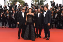 Sự xuất hiện của những người mẫu vô danh và nạn mại dâm ở LHP Cannes