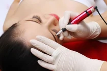 Phun xăm lông mày, môi có thể mắc bệnh lây nhiễm HIV/AIDS 