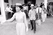 Ảnh độc: Người Sài Gòn xưa đi máy bay như thế nào?