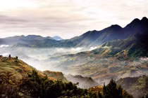 Cuộc chinh phục đỉnh Fansipan qua ống kính phượt thủ quốc tế