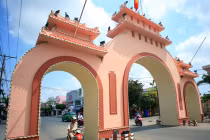 Cận cảnh cổng tam quan độc đáo nhất Việt Nam