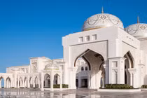 Choáng ngợp trong cung điện tráng lệ xây dựng suốt 7 năm